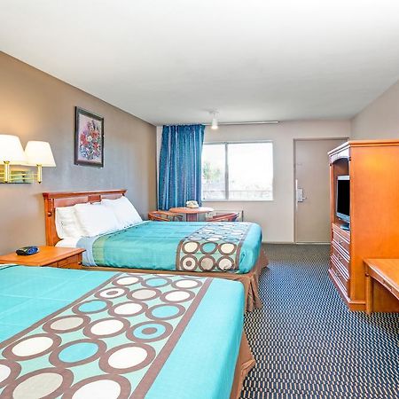 Super 8 By Wyndham Upland Ontario Ca Hotel Kültér fotó