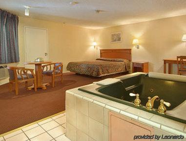 Super 8 By Wyndham Upland Ontario Ca Hotel Szoba fotó