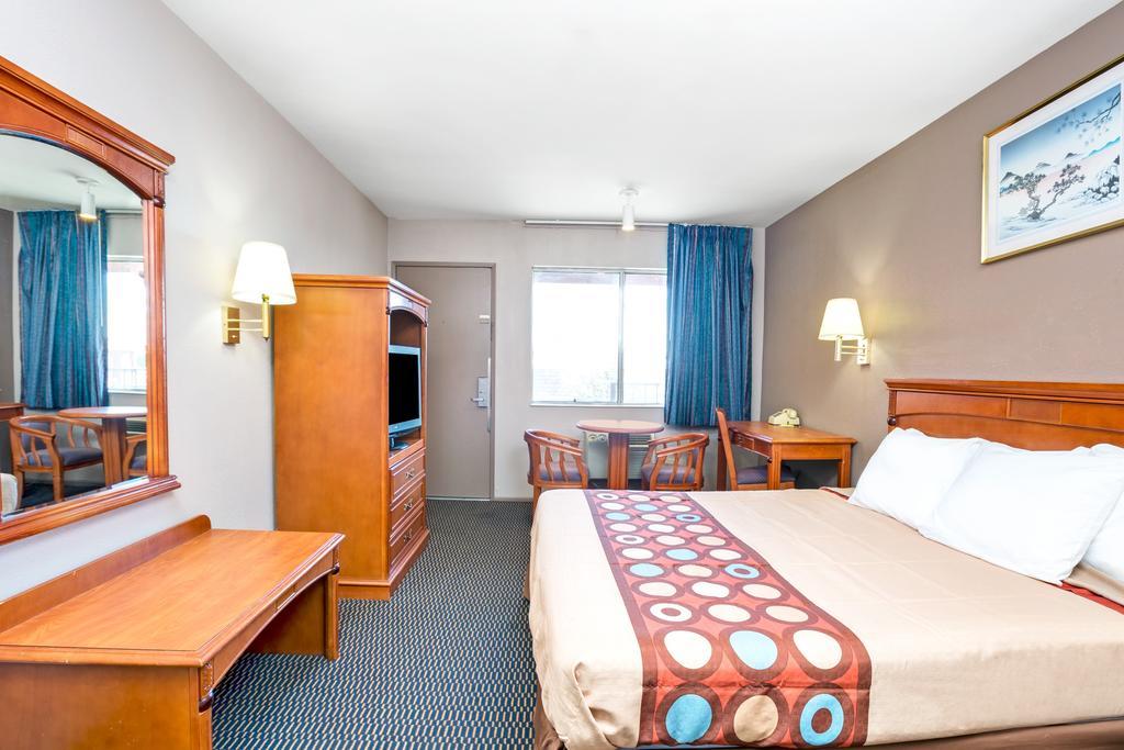 Super 8 By Wyndham Upland Ontario Ca Hotel Kültér fotó