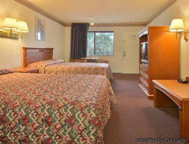 Super 8 By Wyndham Upland Ontario Ca Hotel Kültér fotó
